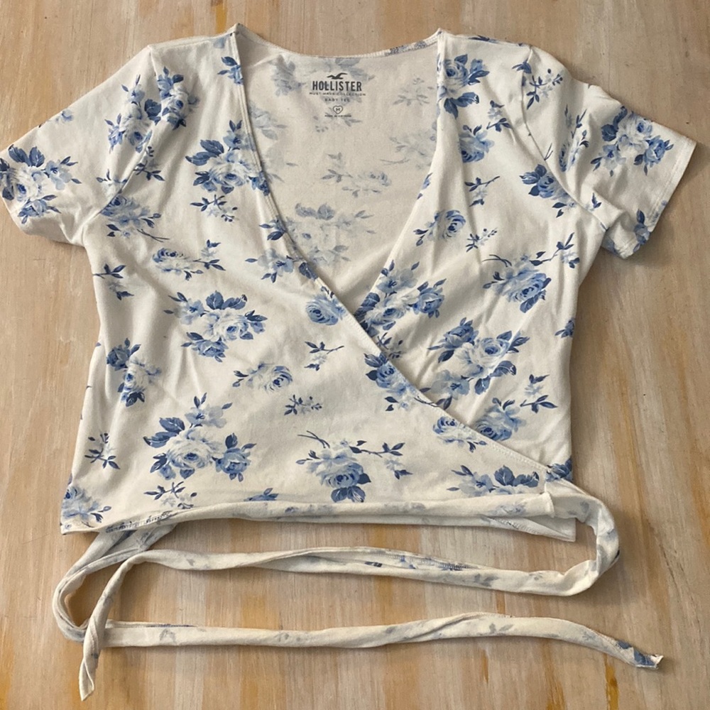 Hollister wrap top